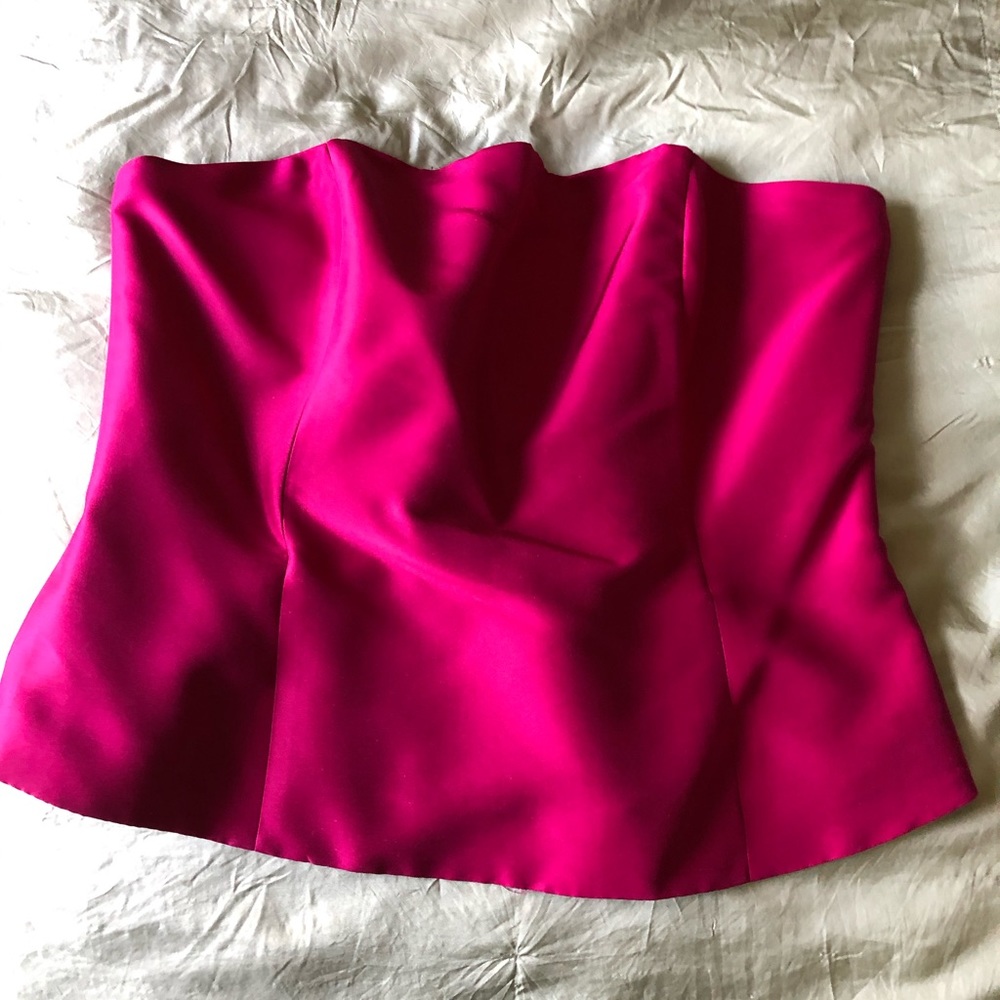 100% Silk bodice with zip back. Fully lined. Sz 12